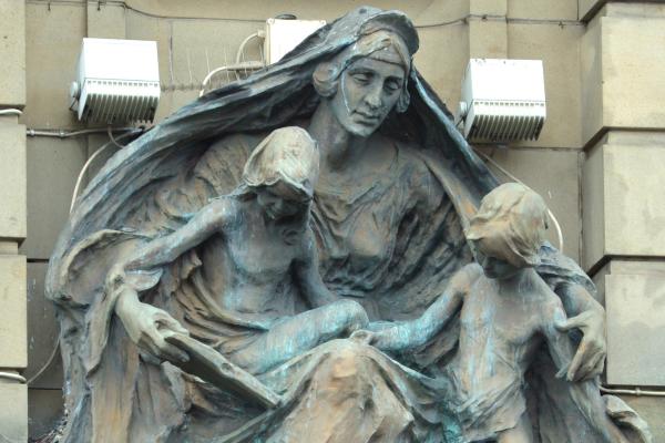 Sculpture of Mother reading to her children